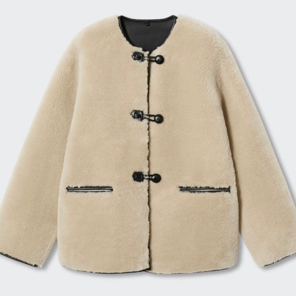 SOLD!!! Mango Appliques faux-fur coat. NWT. XS.
